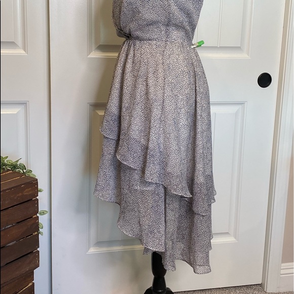 New! Beautiful Layered Chiffon Plunging Neck Dress - Picture 4 of 10